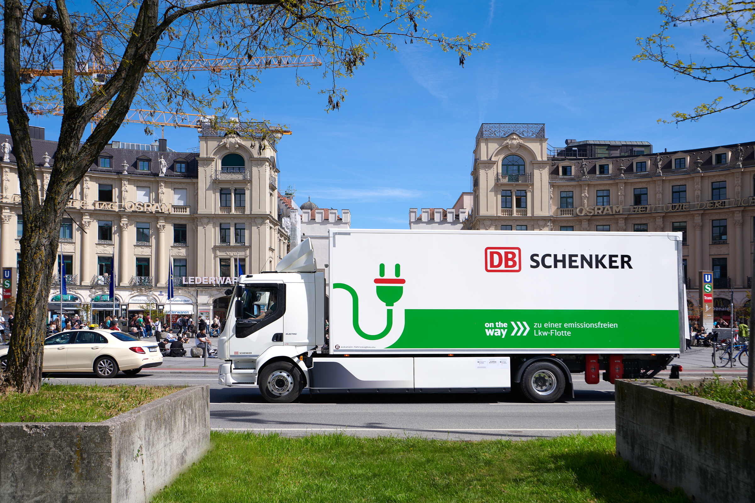 e-lkw-volvo-schenker-muenchen-am-stachus